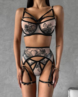 Nėriniuotas apatinio trikotažo komplektas: jausmingumas, elegancija