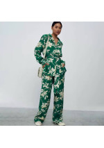 Žalias laisvalaikio kostiumėlis: elegancija, komfortas, stilius moterims