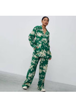 Žalias laisvalaikio kostiumėlis: elegancija, komfortas, stilius moterims