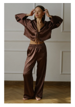 Moteriška pižama su kelnėmis: stilius, komfortas namuose