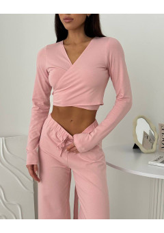 Moteriška medvilnės pižama: stilingas laisvalaikio kostiumas