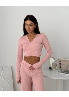 Moteriška medvilnės pižama: stilingas laisvalaikio kostiumas