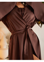 Prabangus atlasinis chalatas moterims: elegancija, komfortas namuose