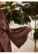 Prabangus atlasinis chalatas moterims: elegancija, komfortas namuose