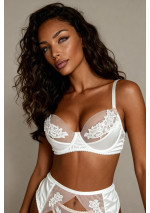 Baltas apatinio trikotažo komplektas: elegancija, komfortas, prabanga