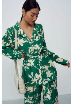 Žalias laisvalaikio kostiumėlis: elegancija, komfortas, stilius moterims