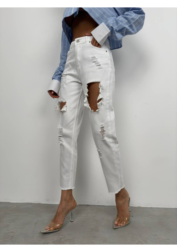 Ripped jeans in white