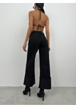 Platėjantys džinsai užlenktais galais