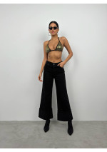 Platėjantys džinsai užlenktais galais